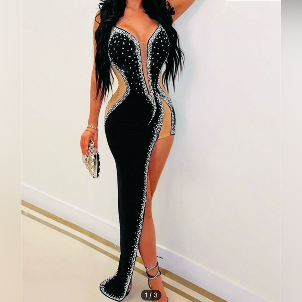 WINDSOR - NEW- Ladies Formal V-Neck Rhinestone Long Gown